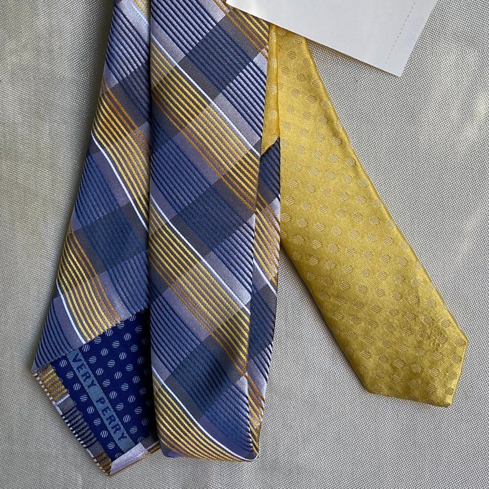 Perry Ellis Plaids pattern tie 100% silk NWT